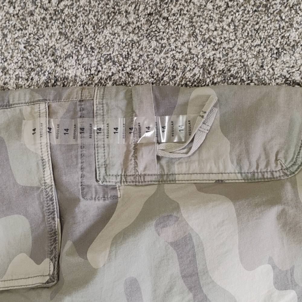 American Eagle Outfitters Camo Baggy Joggers - Picture 5 of 6